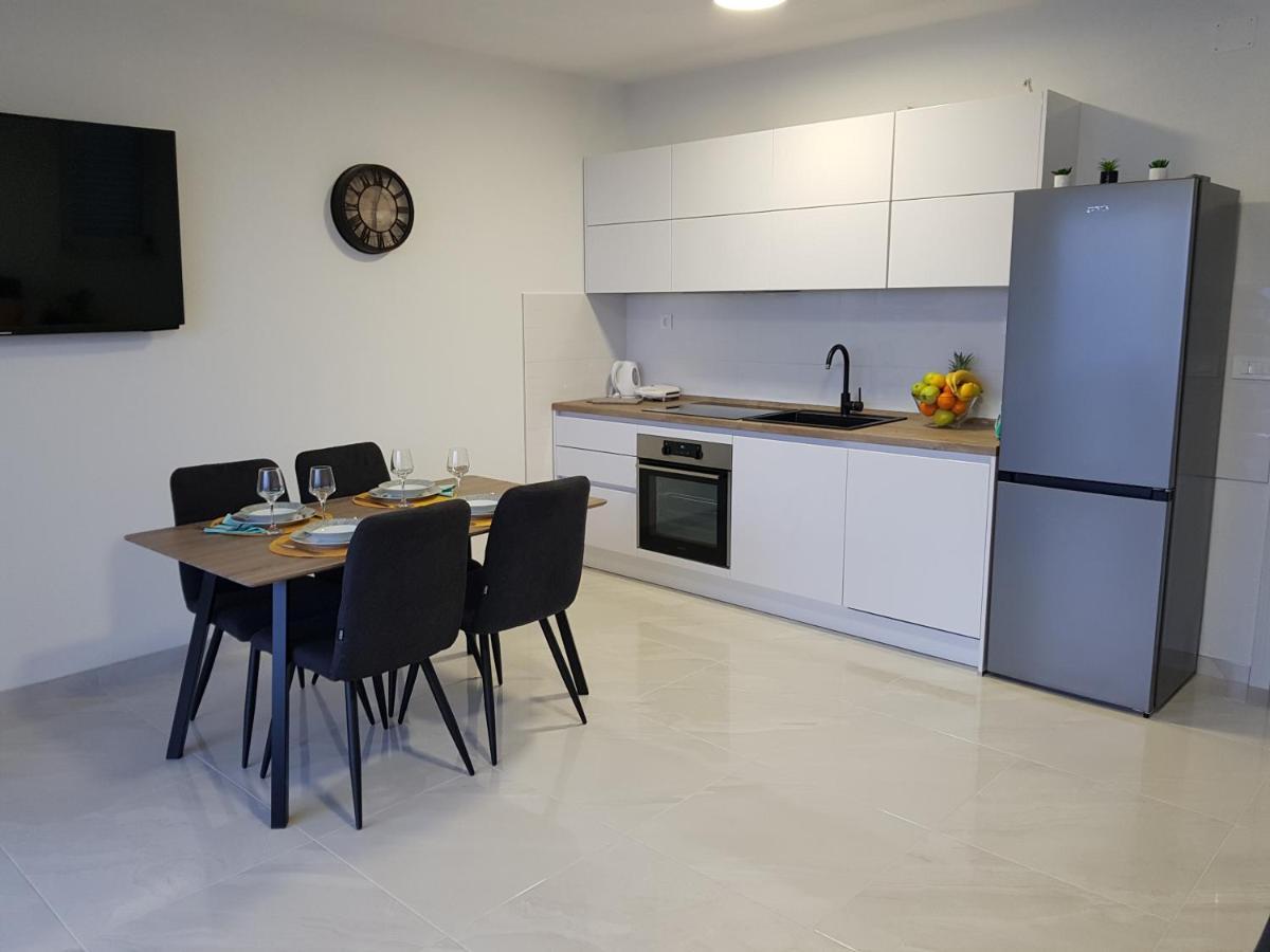 La Vista Apartments ミミツェ エクステリア 写真
